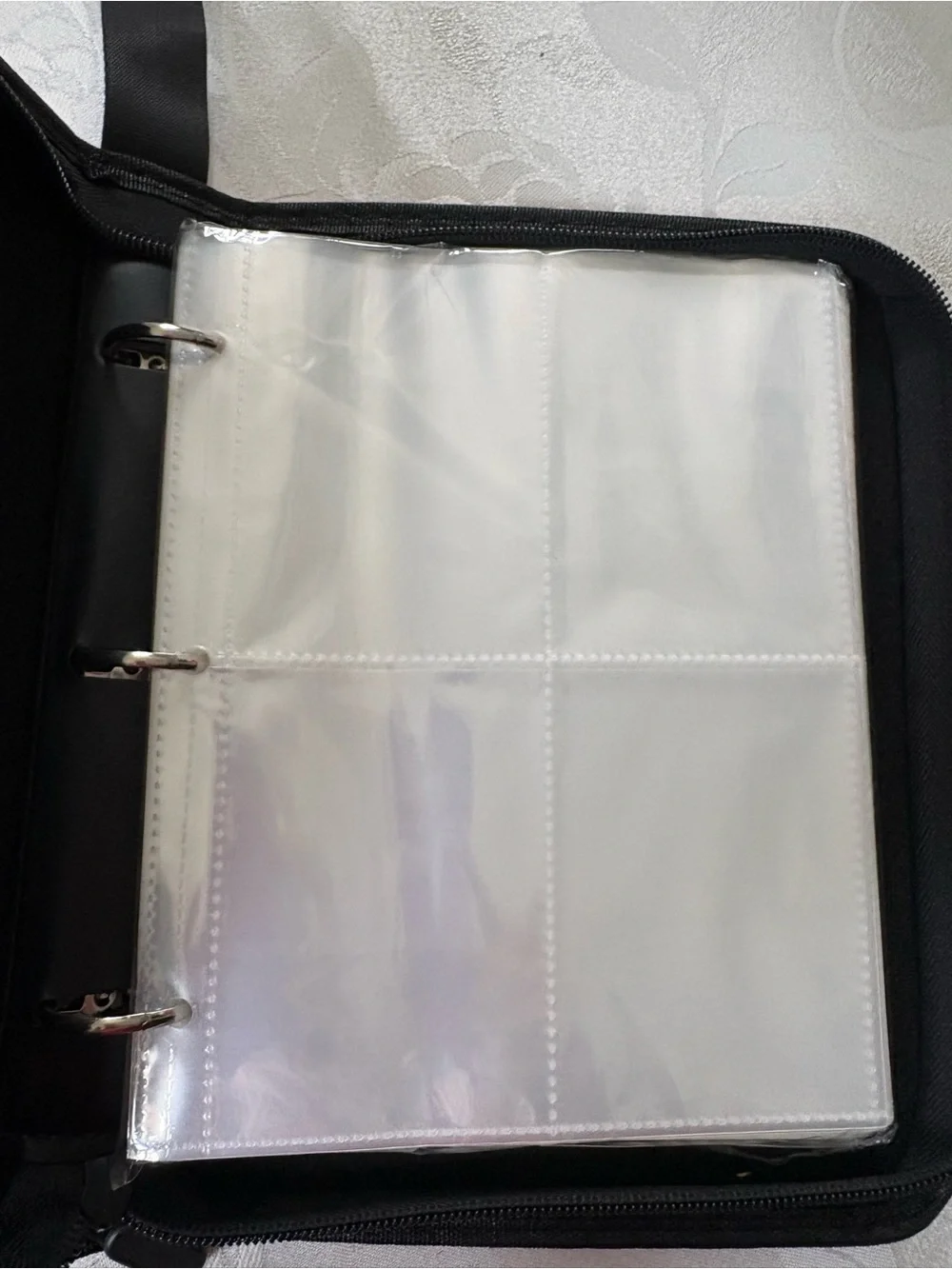 Pokémon 4 pocket Binder with 50 sleeves , wrist strap & zip closure Brand New